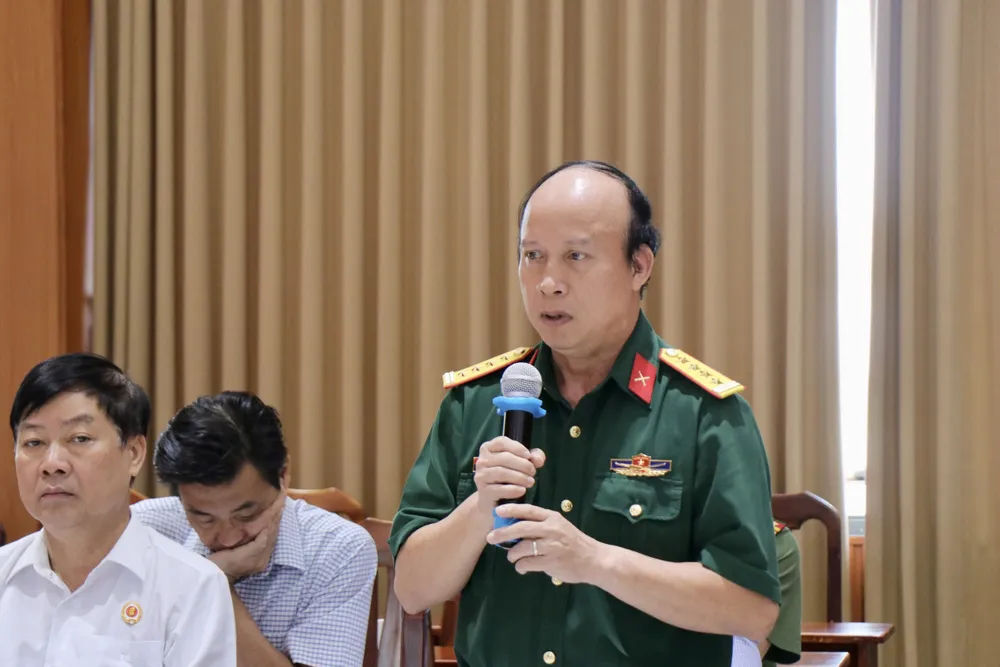 Đại diện các đơn vị thông tin về công tác hỗ trợ đồng bào vùng lũ tại buổi làm việc. Ảnh: BẢO PHƯƠNG dong-bao-vung-lu-2.jpg