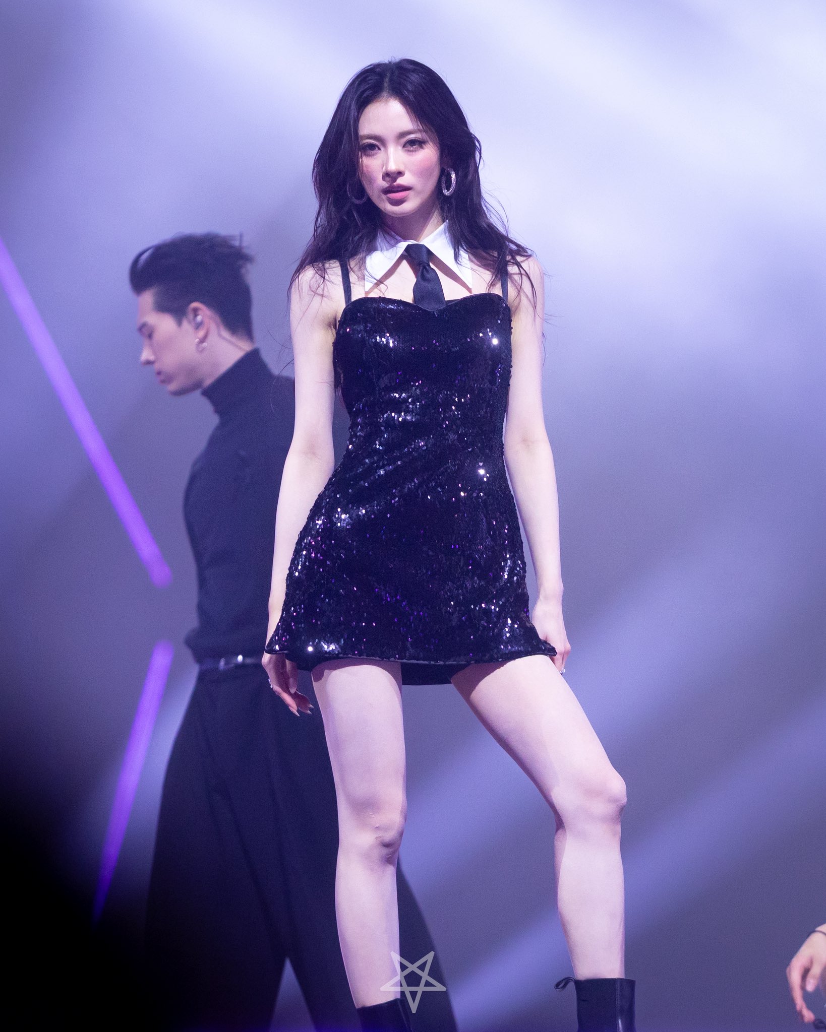 Tân binh đẹp nhất Hàn Quốc diện đồ kiệm vải, vũ đạo nhạy cảm thiếu tinh tế- Ảnh 5.