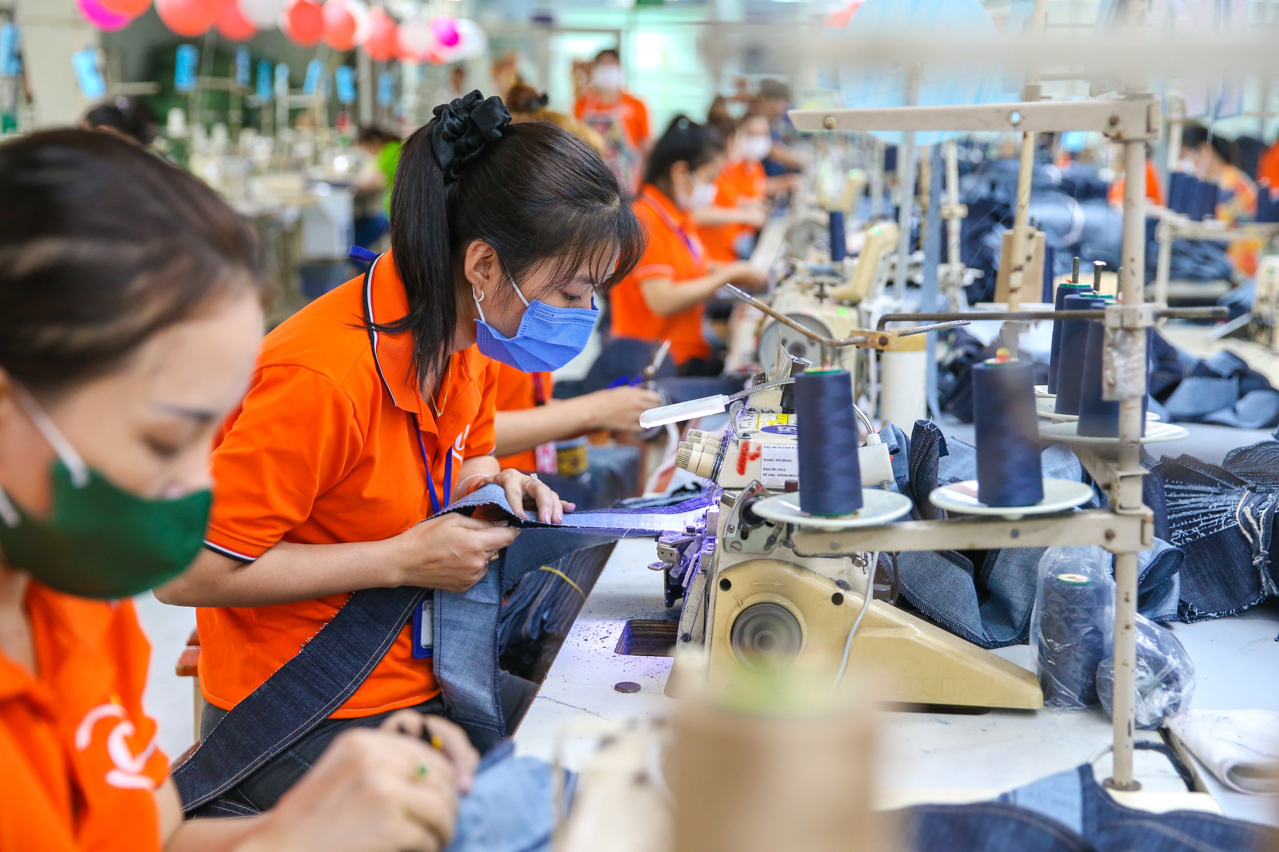 TĂNG LƯƠNG TỐI THIỂU VÙNG Từ 1-1-2026: Đã tính đến bối cảnh kinh tế - xã hội - Ảnh 1.