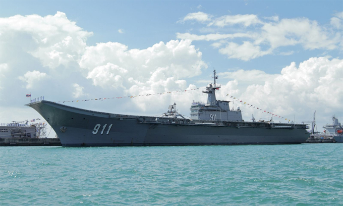 Tàu sân bay Chakri Naruebet tại căn cứ hải quân Changi, Singapore tháng 5/2017. Ảnh: Wikimedia