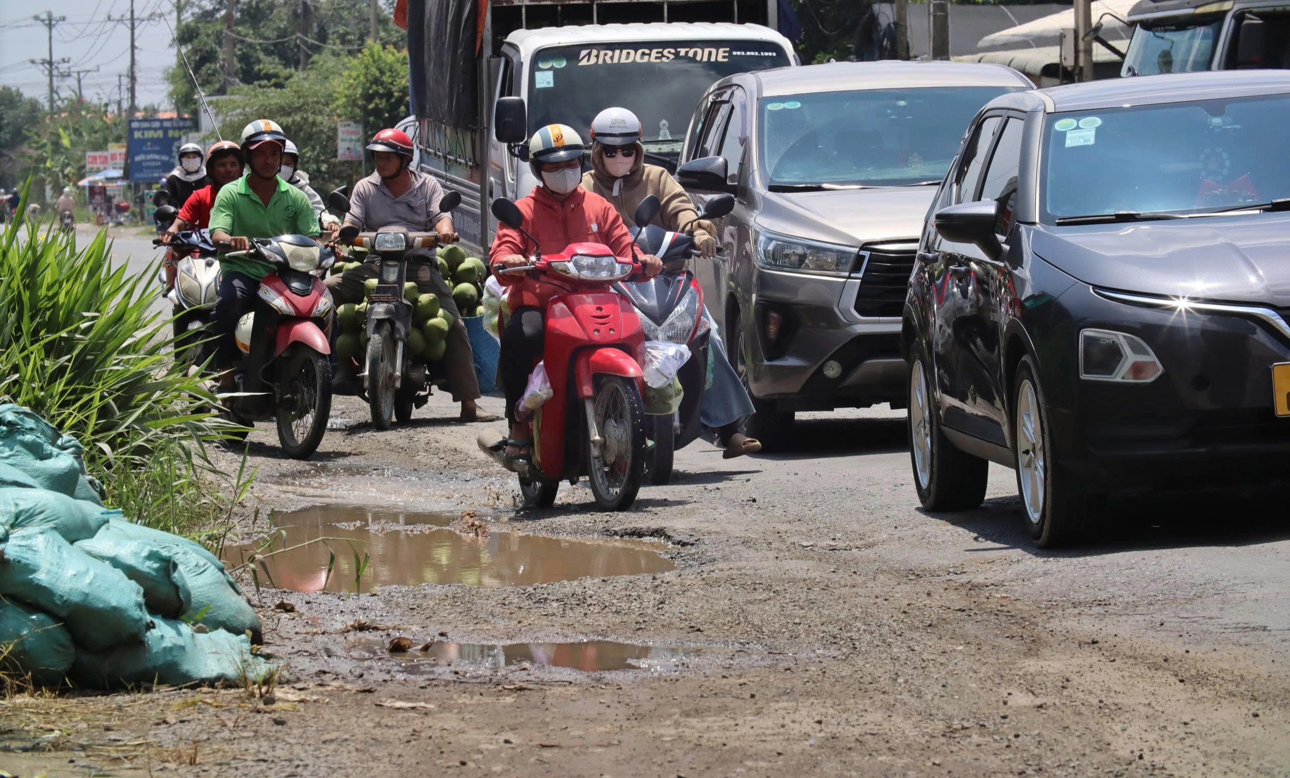 Tây Ninh: Người dân được tham vấn nâng cấp Quốc lộ 62 - “con đường đau khổ” - Ảnh 1.