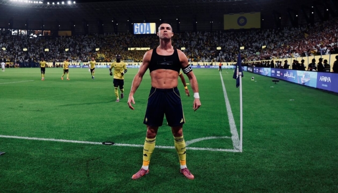Ronaldo mừng bàn thắng ở trận gặp Al Khaleej, tại vòng 9 Saudi Pro League trên sân Al Awwal, thành phố Riyadh, Arab Saudi tối 23/11/2025. Ảnh: Reuters