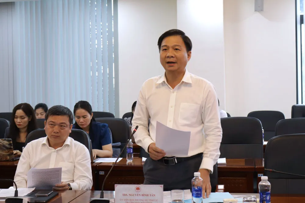 Ông Nguyễn Bình Tân, Trưởng Ban Nội chính Tỉnh ủy Cà Mau phát biểu tại hội thảo. Ảnh: NHẪN NAM hội thảo khoa học về kiểm soát quyền lực, phòng chống tham nhũng