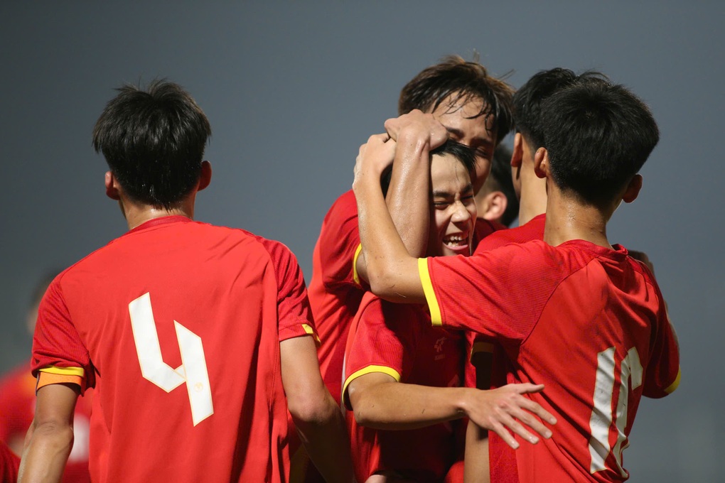 Thắng tưng bừng Malaysia, U17 Việt Nam giành vé dự cúp châu Á - 1