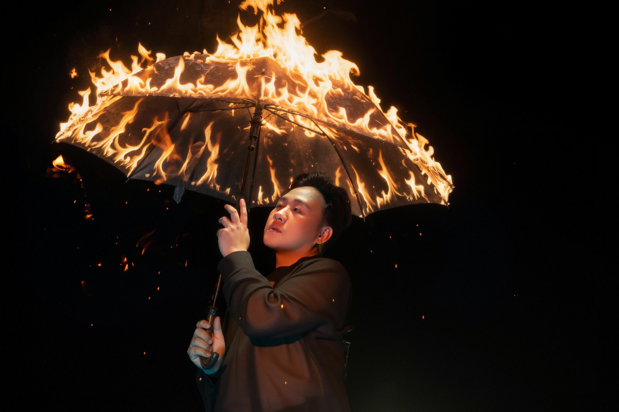 "Thánh mưa" Trung Quân chọn sống chậm 1 Thanh mua Trung Quan chon song cham