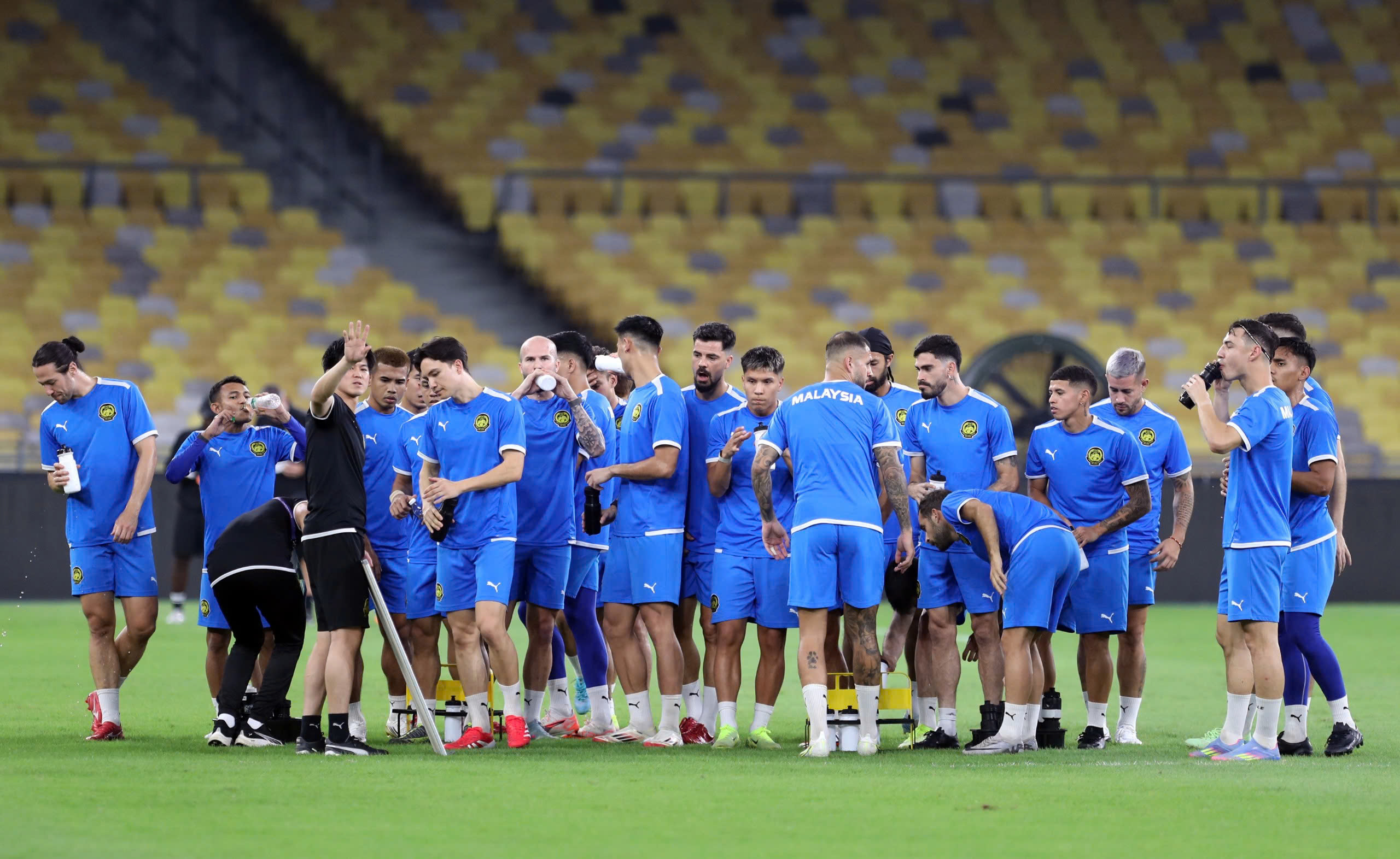 Thấp thỏm chờ AFC ra án, báo Malaysia lại kêu gọi FAM 'đừng đi đường tắt nữa'- Ảnh 2. Thấp thỏm chờ AFC ra án, báo Malaysia lại kêu gọi FAM 'đừng đi đường tắt nữa'- Ảnh 2.