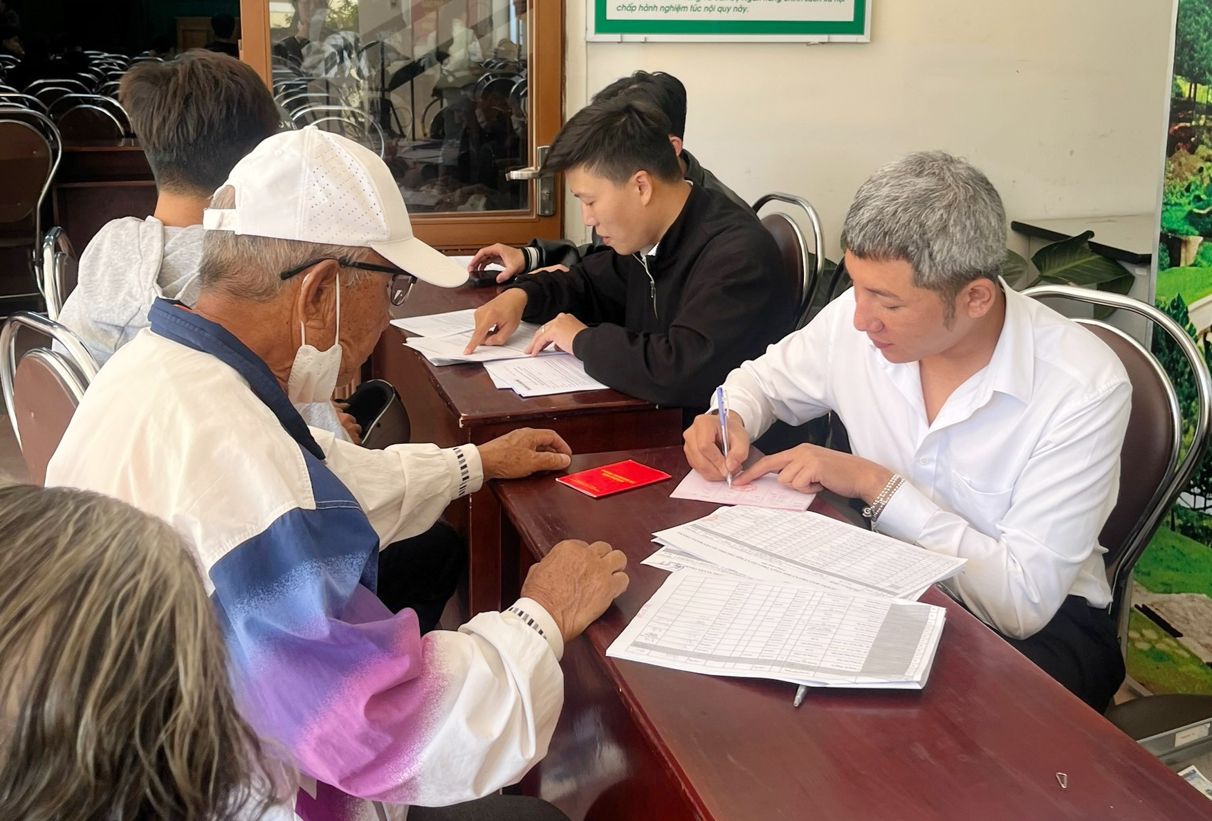 Thay đổi bất ngờ trong lịch chi trả lương hưu tại các tỉnh bị thiên tai - Ảnh 1.