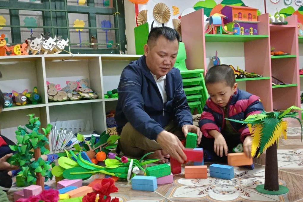 Thầy hiệu trưởng mầm non trích lương đóng tiền ăn bán trú cho học trò - 1