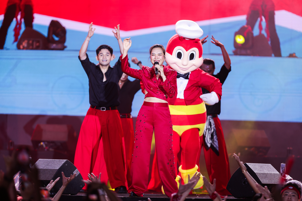  
Không khí sự kiện được làm nóng hơn bao giờ hết bởi phần biểu diễn của Mỹ Tâm và dàn sao Gen Z.