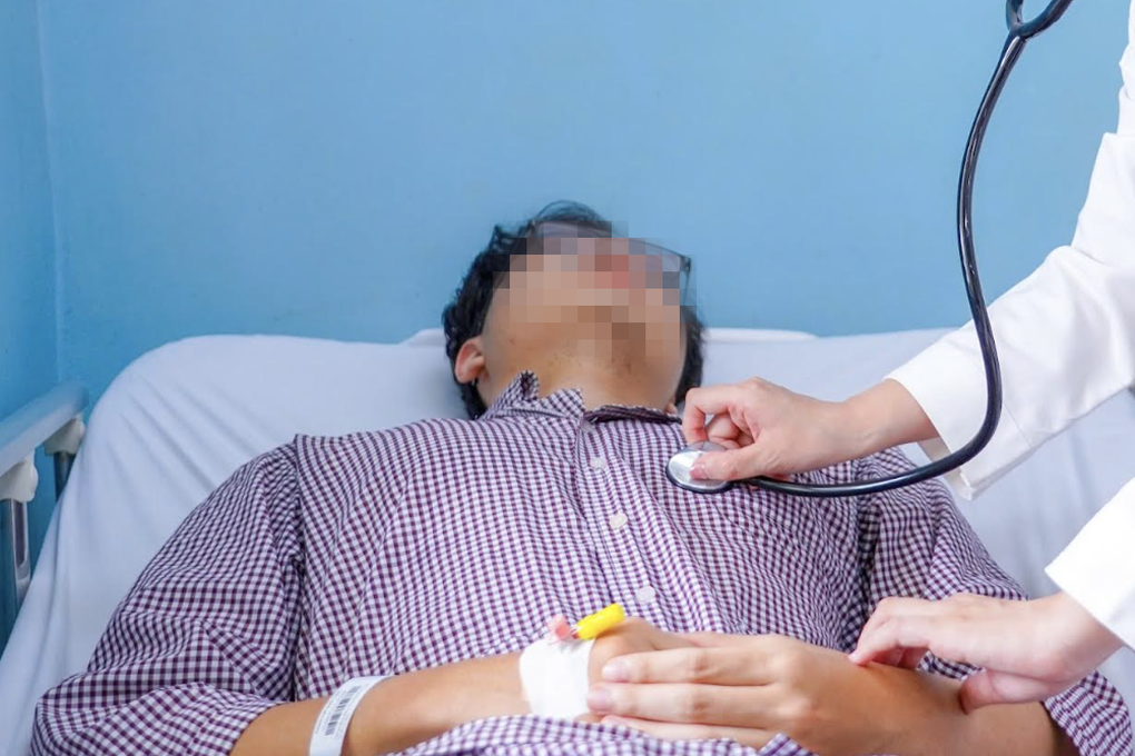 Thêm nhiều bệnh viện tiếp nhận nạn nhân nghi ngộ độc sau ăn bánh mì - 1