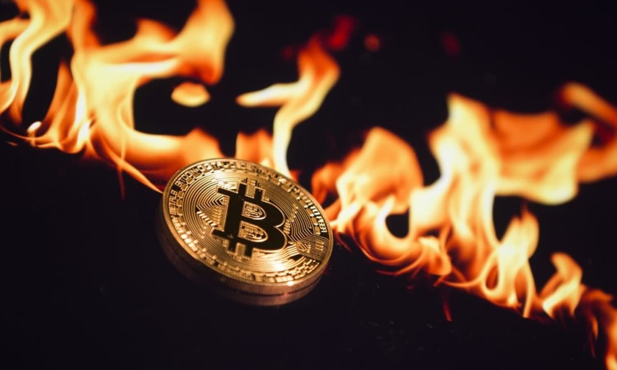 Thi truong tien so va Bitcoin dang so hai cuc