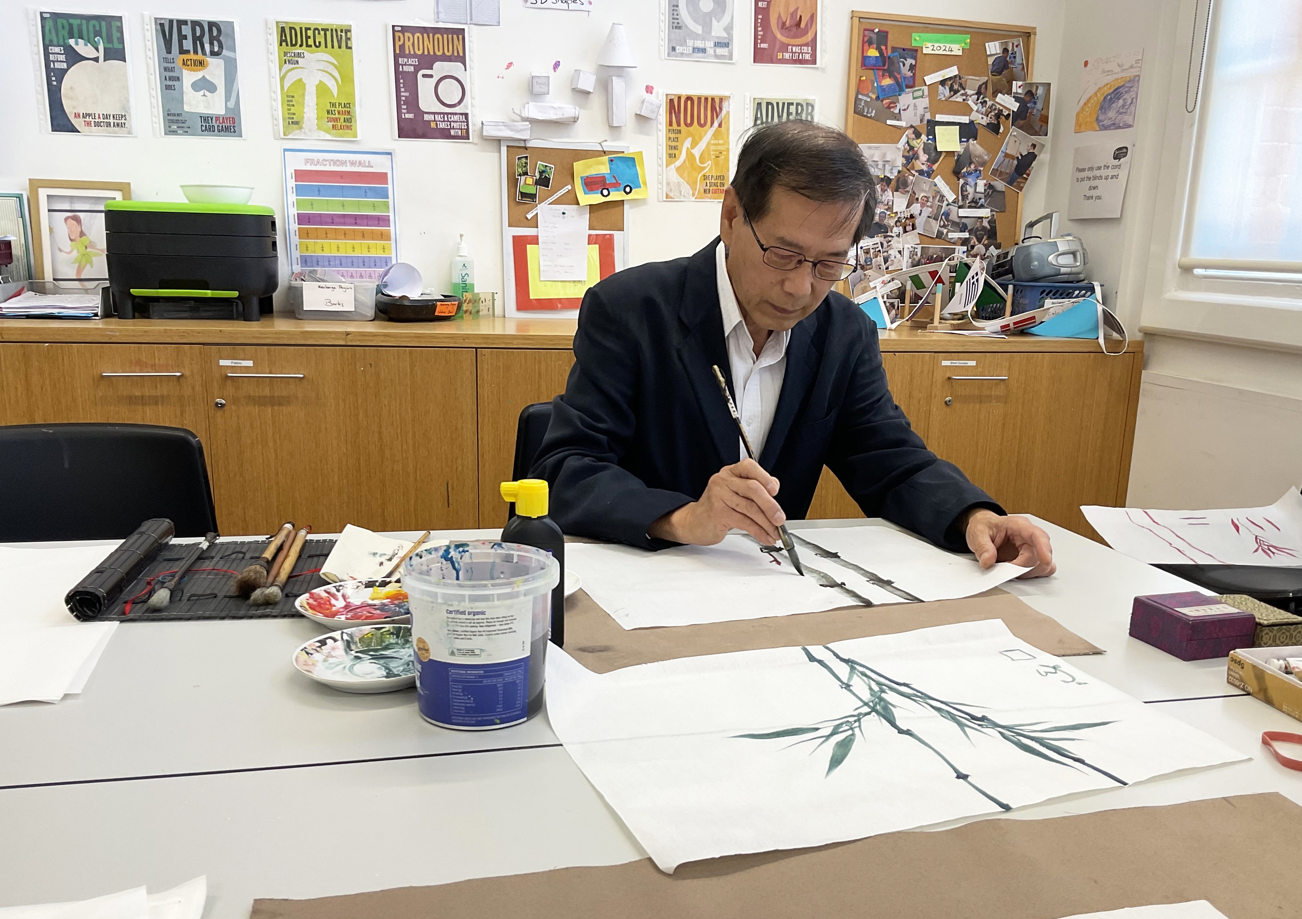 15 năm về lại Việt Nam, 'thiền, thư, họa'  của Trầm Kim Hòa gây bất ngờ - Ảnh 4.