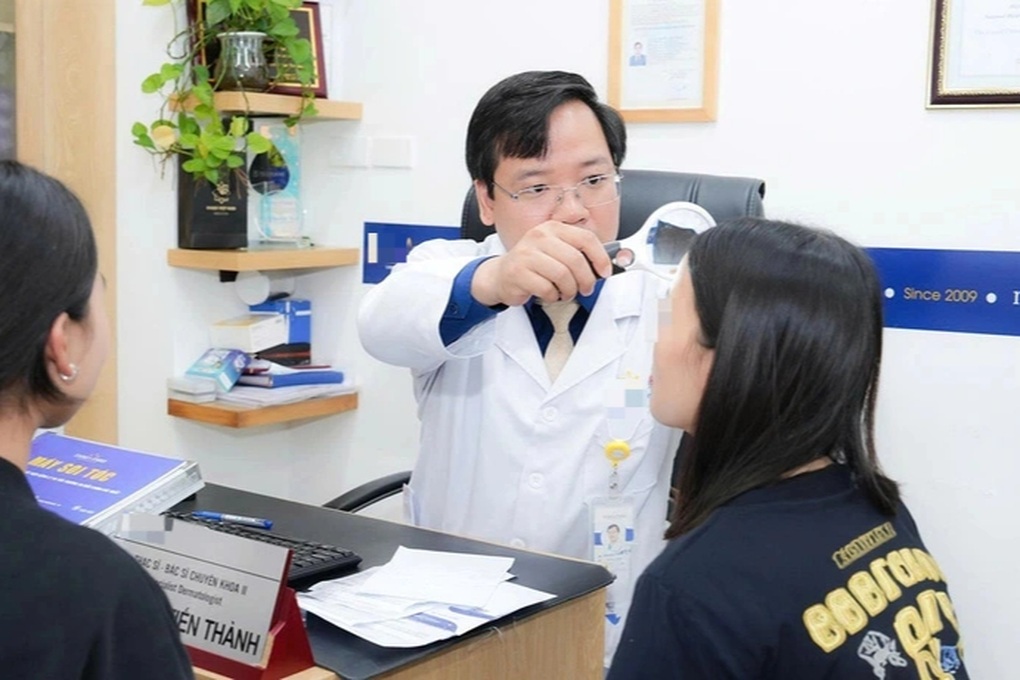 Thiếu nữ cầu cứu bác sĩ vì hộp quà mỹ phẩm của bạn trai - 1