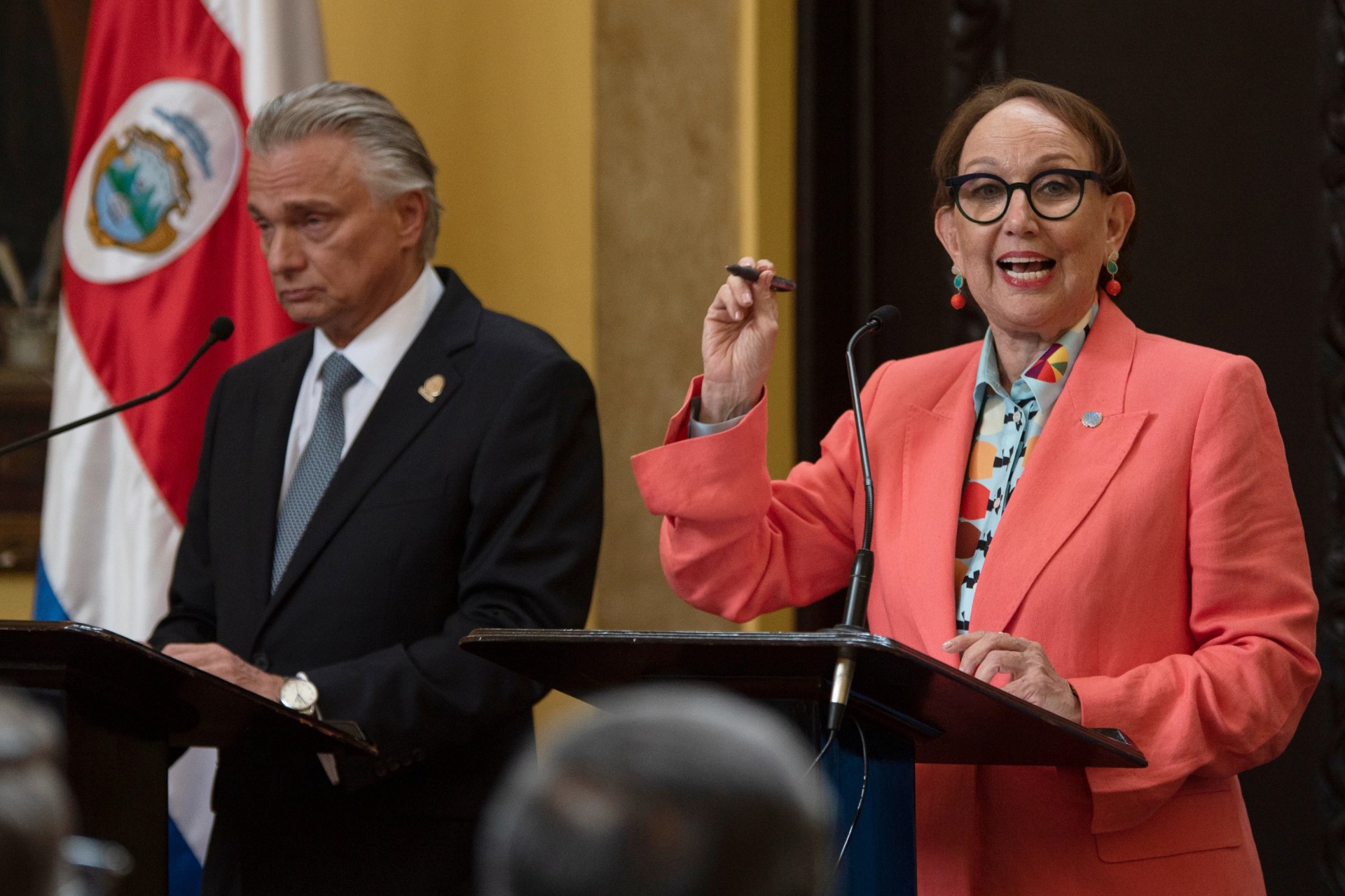 Thời cuộc phức tạp hóa vấn đề - Ảnh 1.