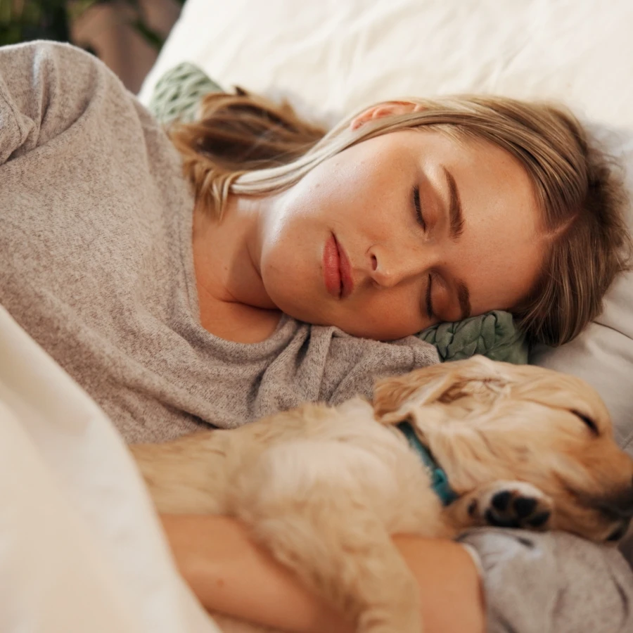 Thói quen chăm da rẻ bèo của giới nhà giàu: Không cần thẩm mỹ, chỉ một bí kíp cũng đủ tạo nên làn da sáng mịn - 1