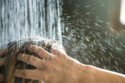 3 điều cần nhớ khi tắm khuya vào mùa đông để tránh đột quỵ