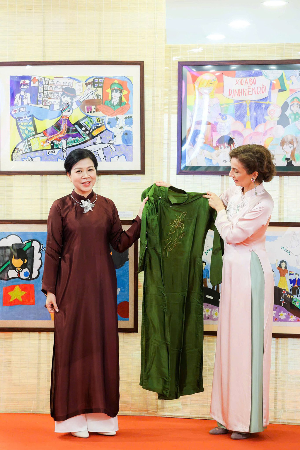 Thời trang ngoại giao- Ảnh 1.