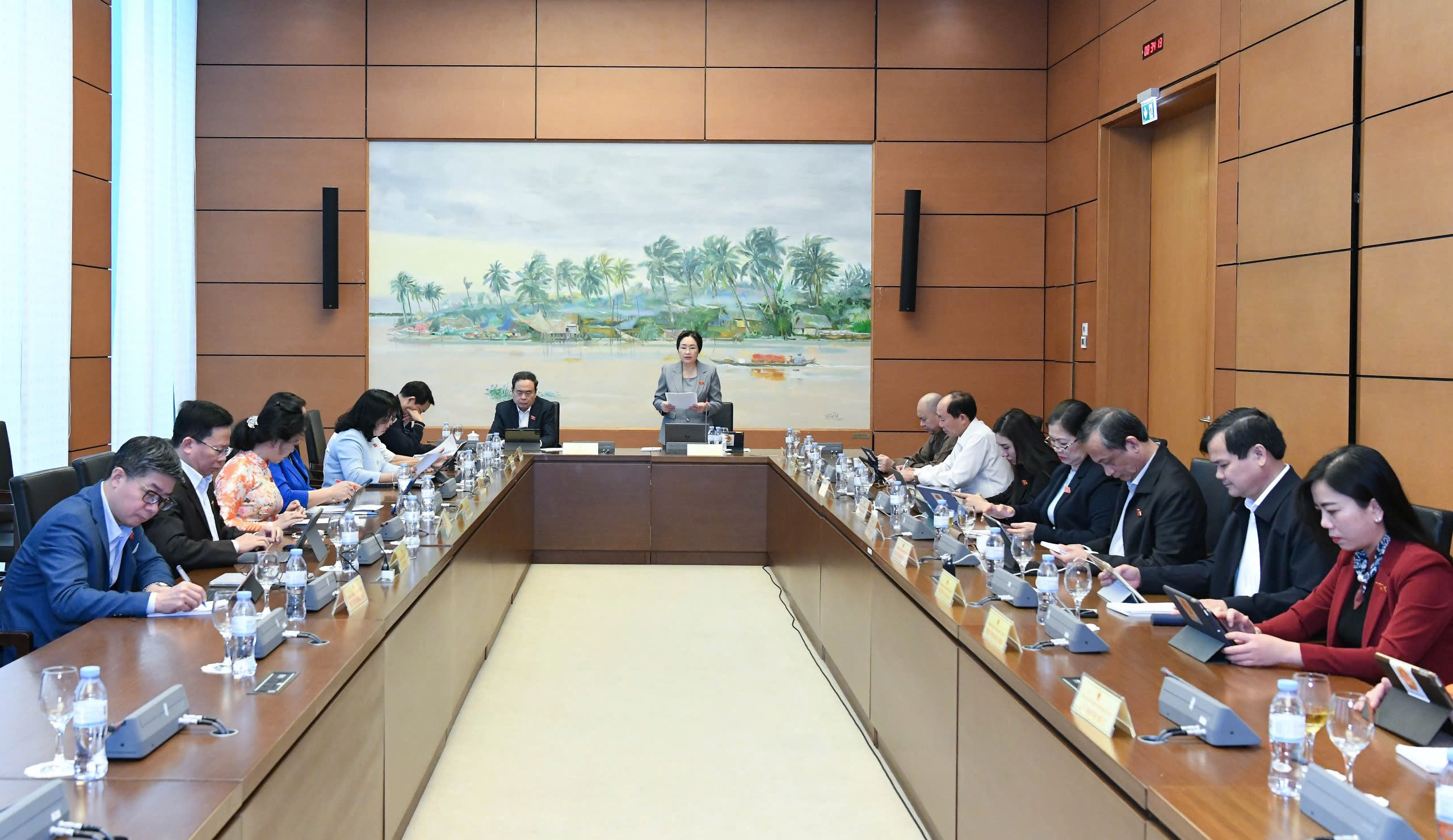 Chủ tịch Quốc hội: 'Thông tuyến bảo hiểm y tế, người dân rất phấn khởi'- Ảnh 2.