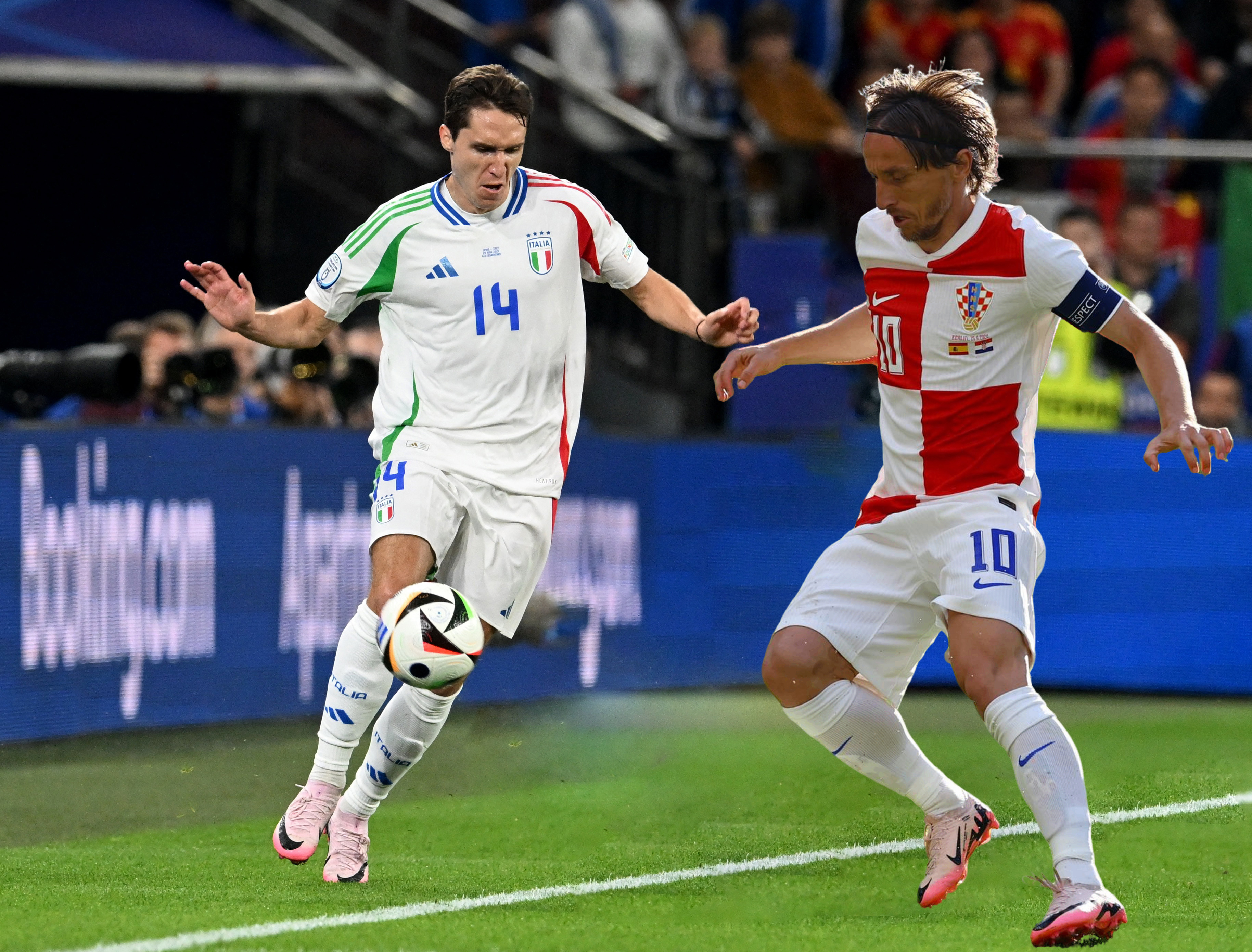 BẢNG B (2 GIỜ NGÀY 25-6): Thử thách cho đương kim vô địch- Ảnh 1.