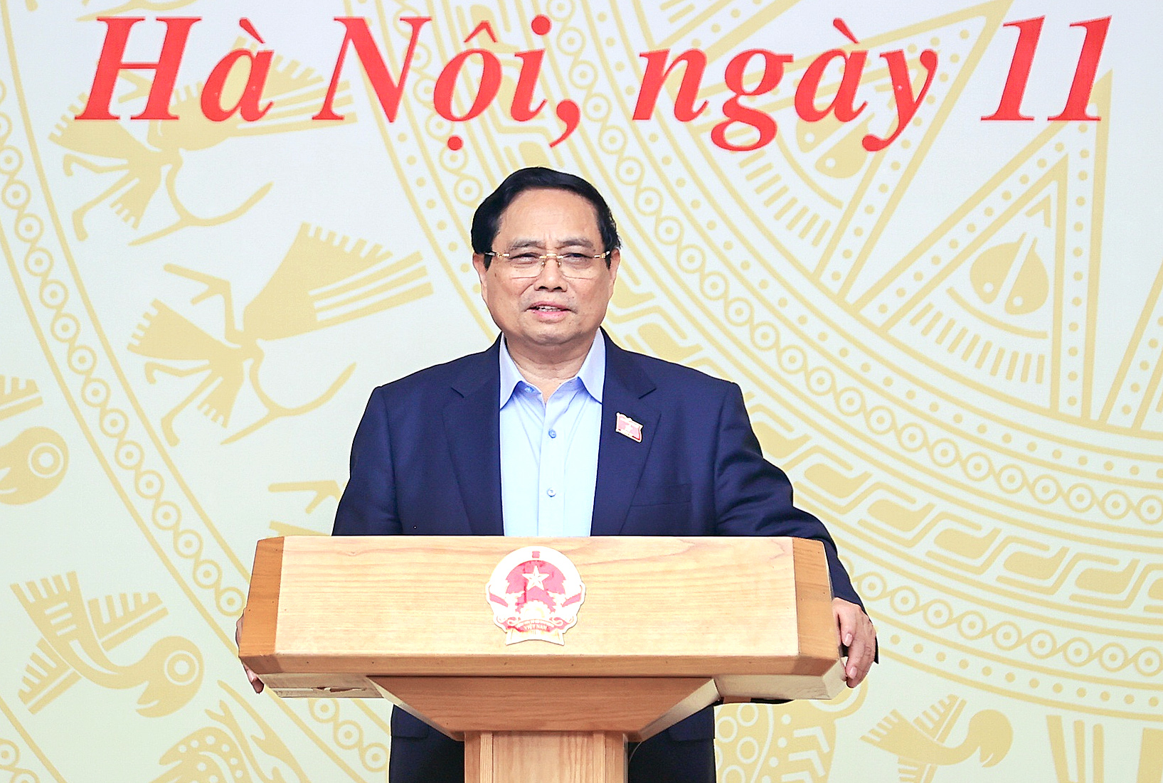 Thủ tướng: Điều tra xử nghiêm môi giới trái phép, nhận tiền 'chạy suất', 'cò mồi' nhà ở xã hội - Ảnh 1.