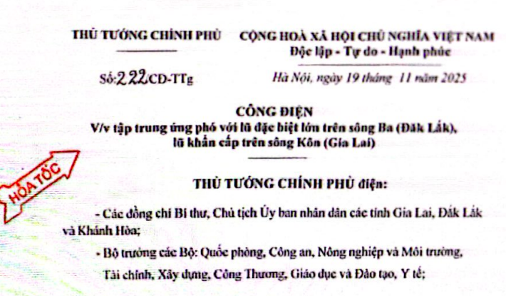 Thủ tướng chỉ đạo ứng phó lũ khẩn cấp tại 3 tỉnh miền Trung - Ảnh 1.