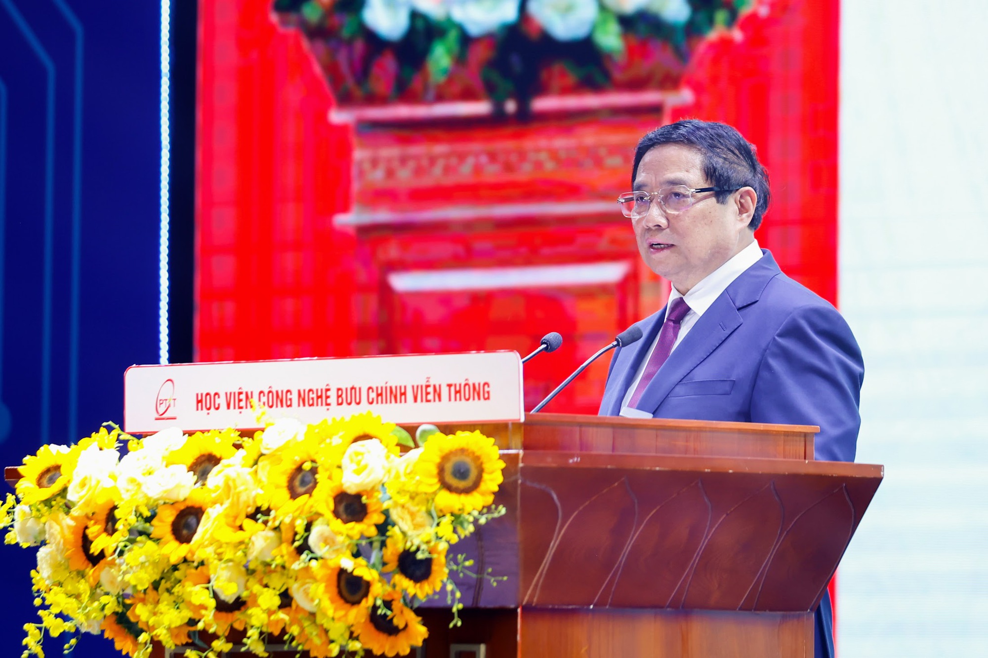 Thủ tướng đề nghị từng người dân thi đua đổi mới sáng tạo, nâng cao kỹ năng số- Ảnh 1.