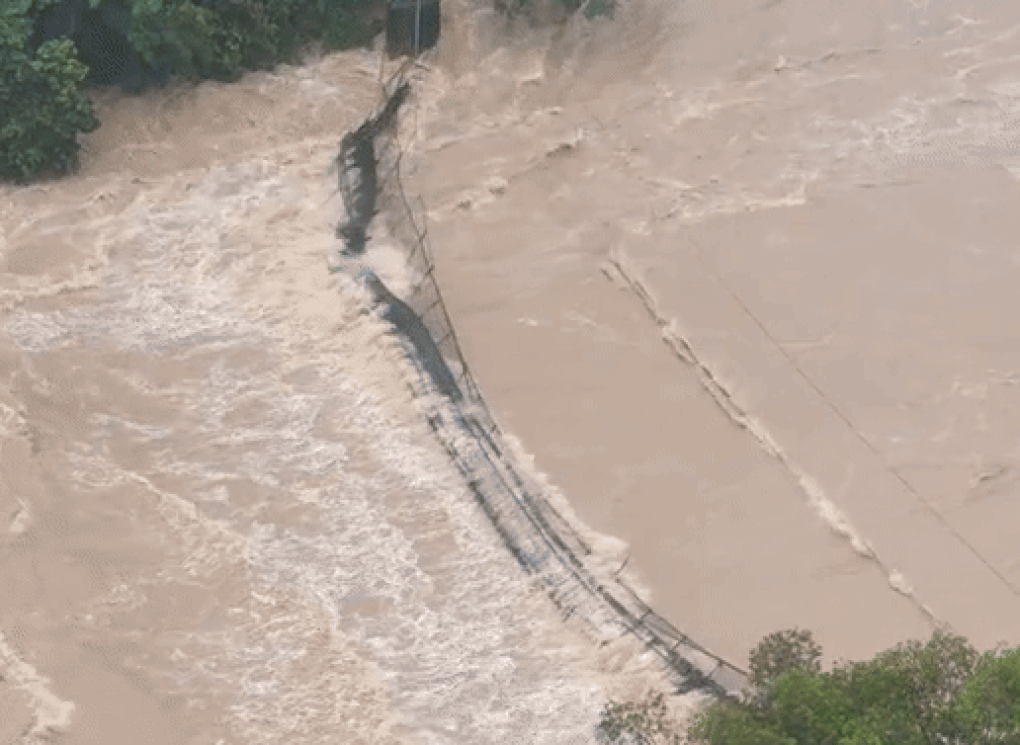 Thực hư cầu treo triệu view ở thác nước nổi tiếng Đắk Lắk bị lũ cuốn trôi - 2