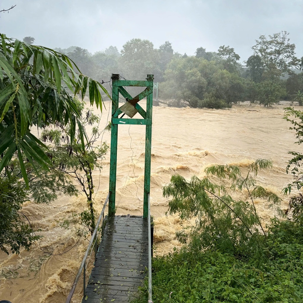 Thực hư cầu treo triệu view ở thác nước nổi tiếng Đắk Lắk bị lũ cuốn trôi - 1