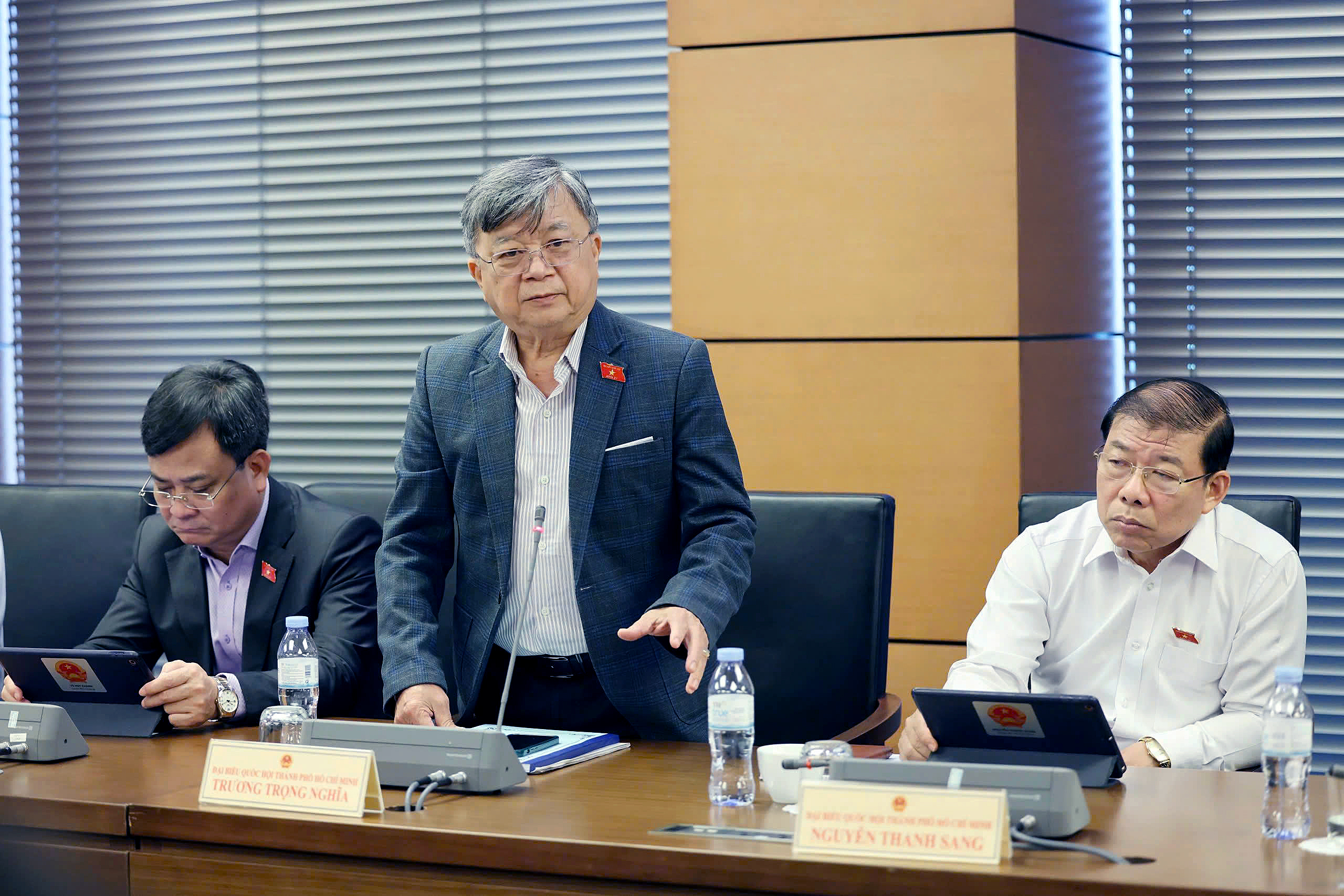 Thuê người nước ngoài điều hành doanh nghiệp nhà nước thì có buộc họ kê khai tài sản? 1 Thuê người nước ngoài điều hành doanh nghiệp nhà nước thì có buộc họ kê khai tài sản? - Ảnh 1.