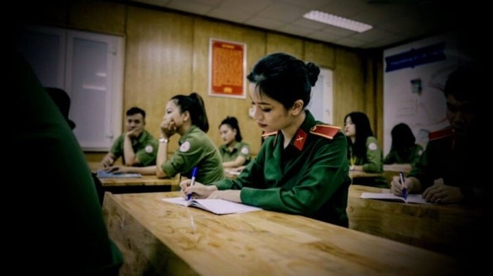 Thuong uy Quan doi la nu than mo man concert