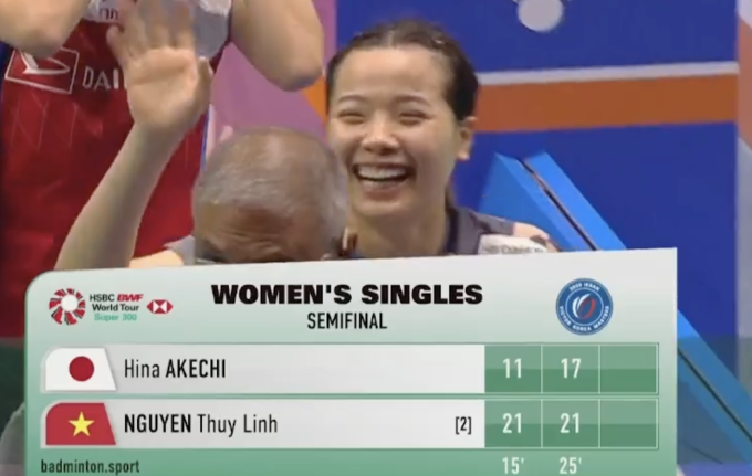 Thùy Linh tươi cười sau khi hạ Hina Akechi để vào chung kết Korea Masters 2025, trưa 8/11. Ảnh: Chụp màn hình