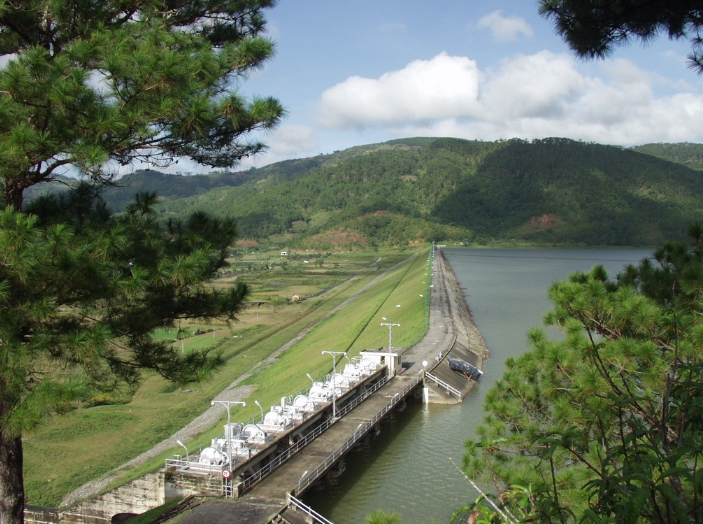 Thủy điện Đa Nhim xả tràn ở hồ Đơn Dương, cảnh báo hạ lưu bị ngập - Ảnh 1.