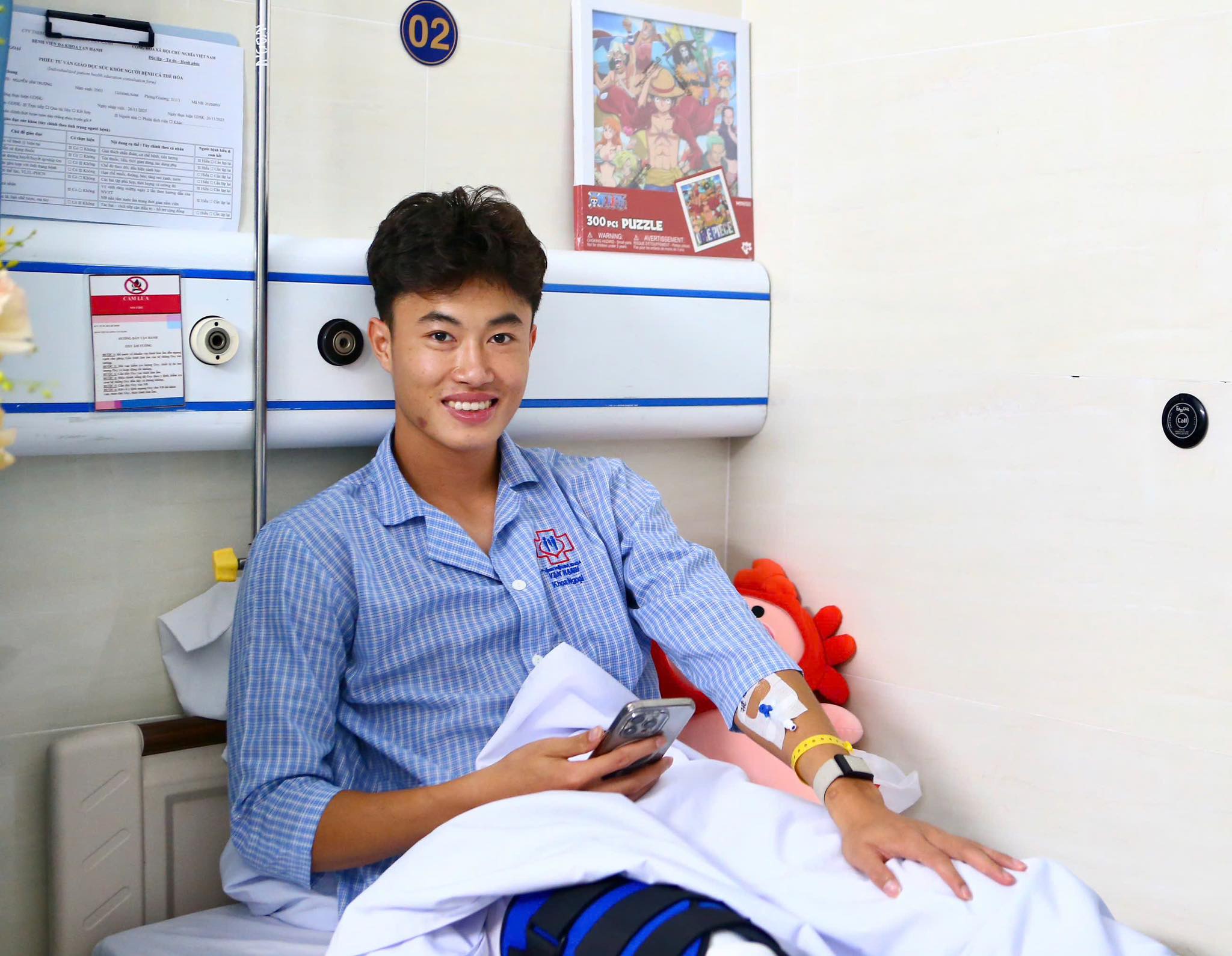 Tiền vệ U.23 Việt Nam Nguyễn Văn Trường nói điều xúc động sau ca phẫu thuật- Ảnh 1. Tiền vệ U.23 Việt Nam Nguyễn Văn Trường nói điều xúc động sau ca phẫu thuật- Ảnh 1.