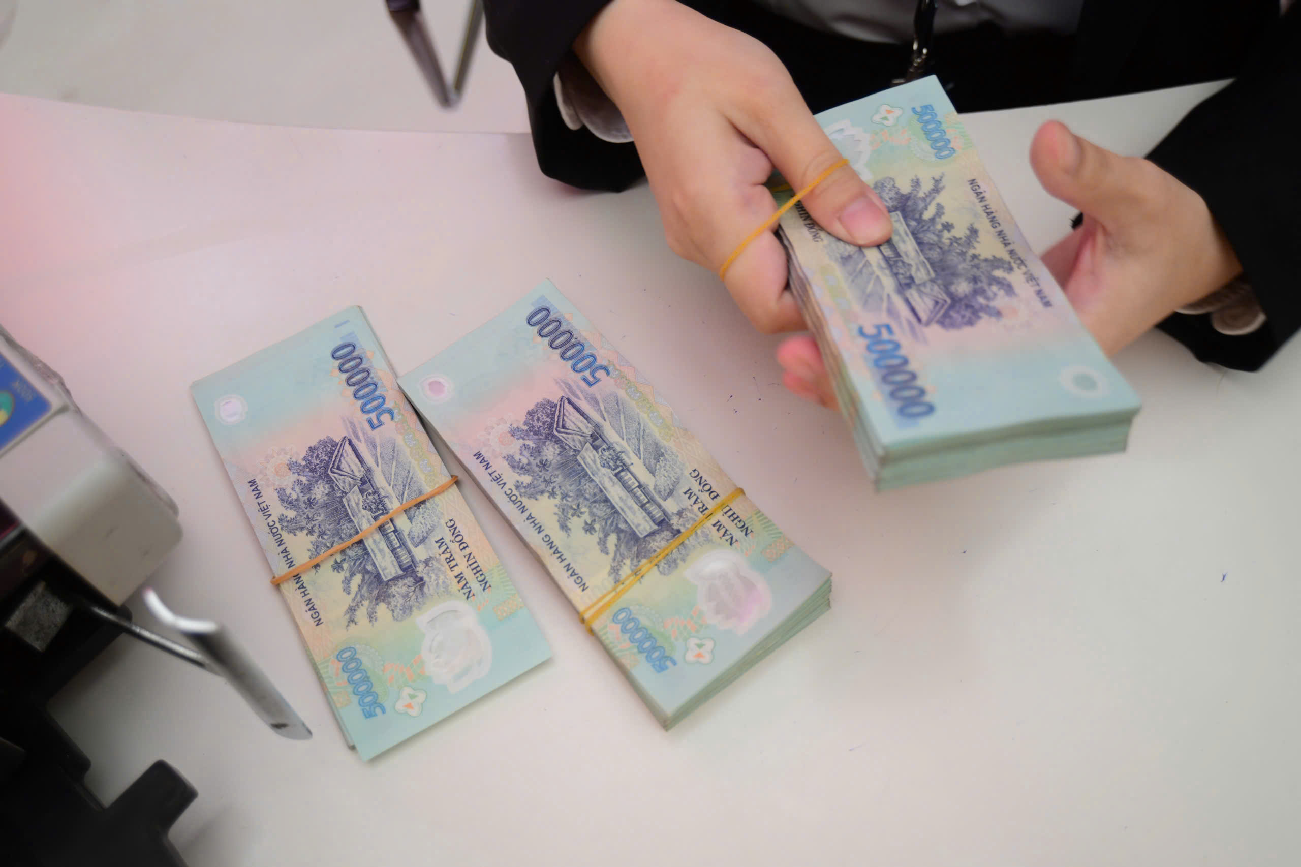 Tín dụng tăng tốc, ba 'ông lớn' ngân hàng nào chiếm hơn 40% tổng dư nợ cho vay cả ngành? 1 Tín dụng tăng tốc, ba 'ông lớn' ngân hàng nào chiếm hơn 40% tổng dư nợ cho vay cả ngành? - Ảnh 1.