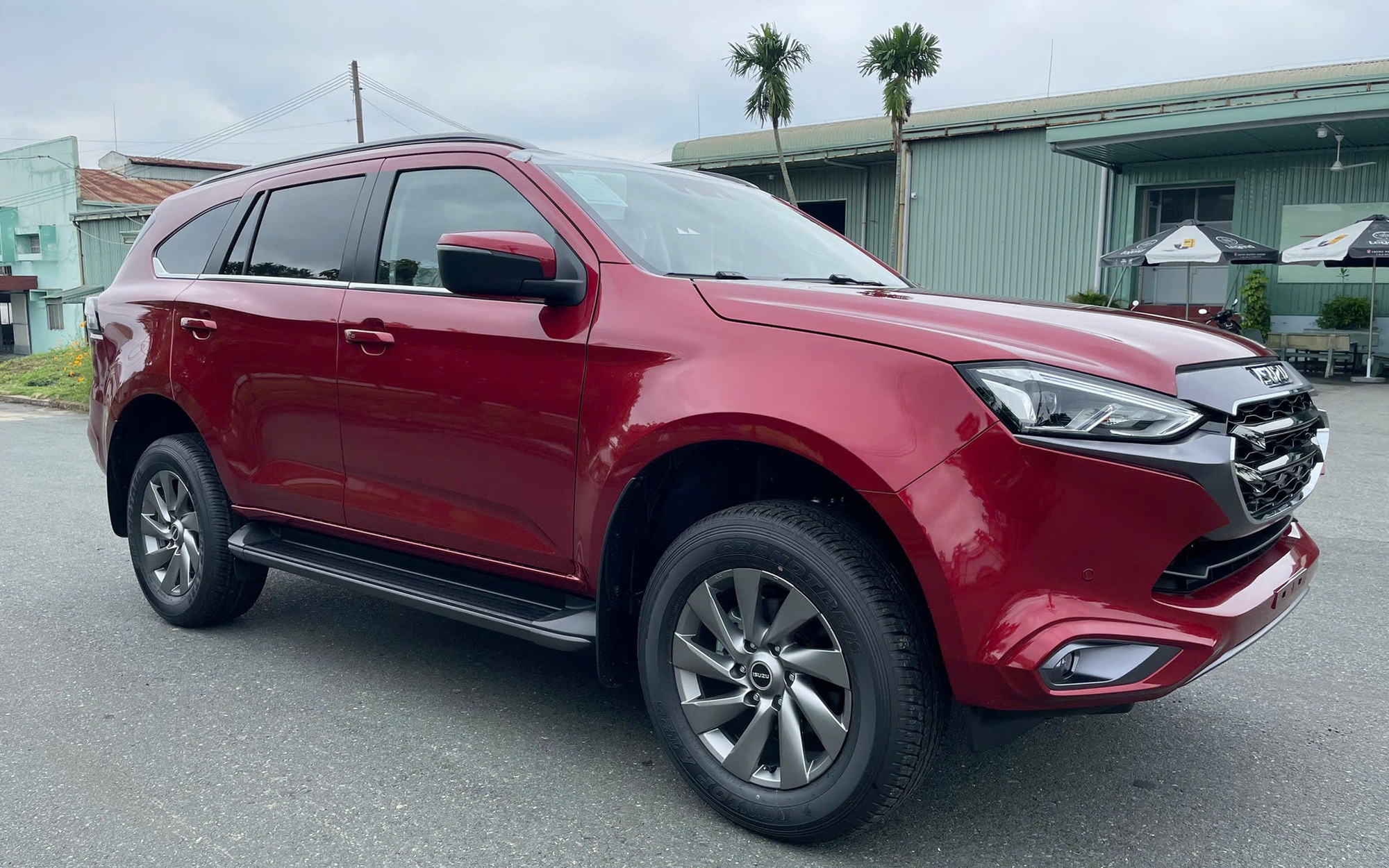 Isuzu mu-X - Ảnh 1.