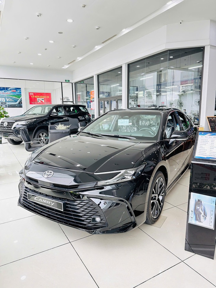 Toyota Camry - Ảnh 2.