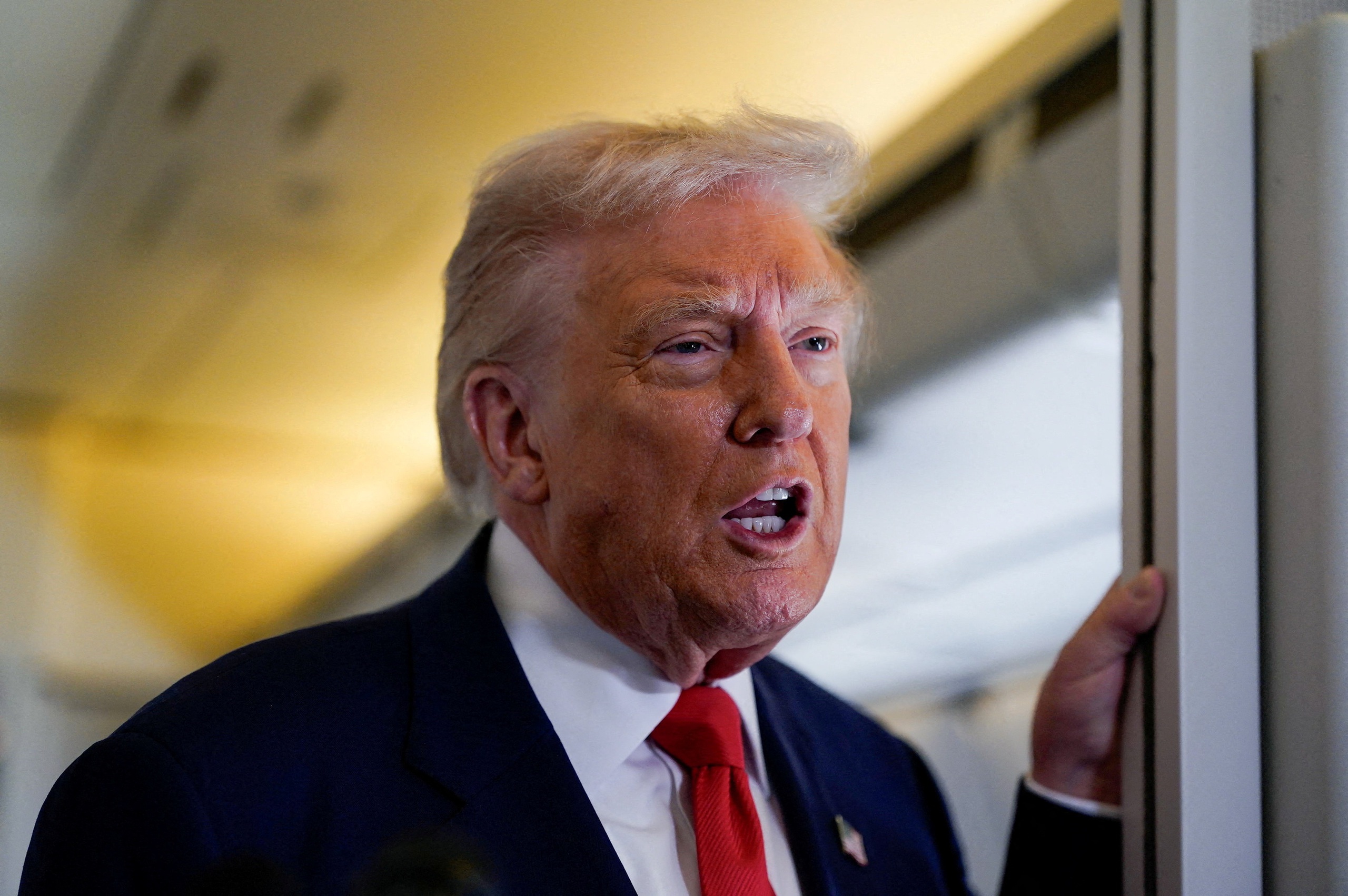 Tin tức thế giới 1-11: Ông Trump úp mở việc thử hạt nhân ngầm, bác tin chuẩn bị tấn công Venezuela - Ảnh 1.