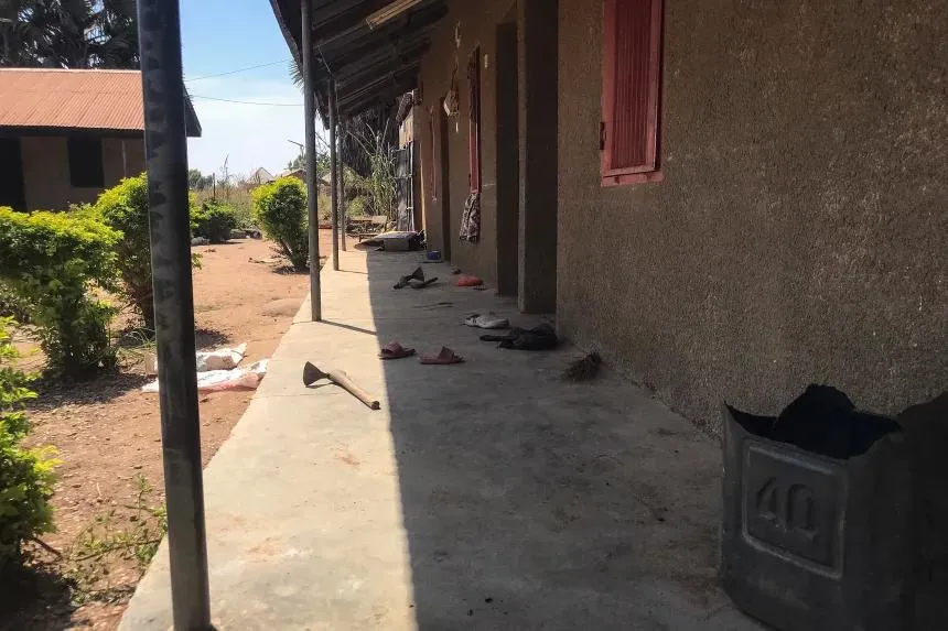 2411 Phiến quân tấn công trường học, bắt cóc 315 người, 50 học sinh trốn thoát.jpg