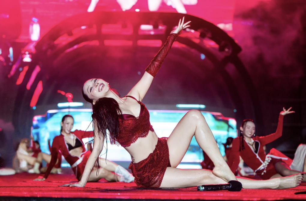 Tóc Tiên diễn gợi cảm gây sốt, động thái về đời tư khiến dư luận xôn xao - 1