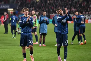 Premier League có giành suất thứ 5 dự Champions League?