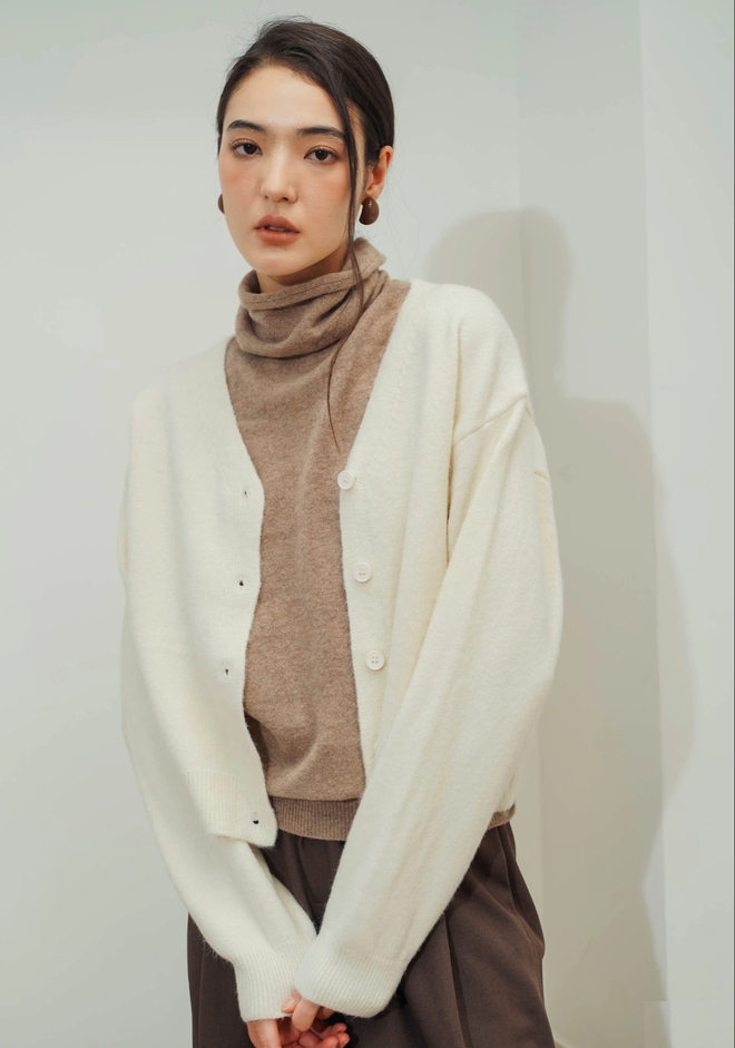 Quần ống rộng, quần jeans phối áo dệt kim tôn vẻ nữ tính, mềm mại của nàng - Ảnh 9.