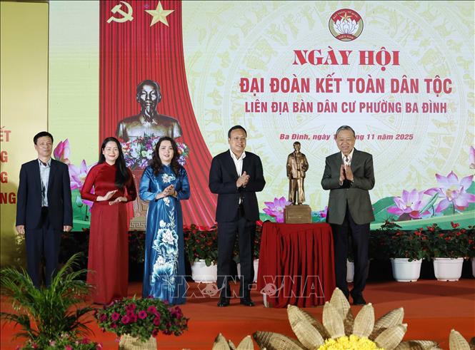 Tổng Bí thư Tô Lâm tham dự Ngày hội Đại đoàn kết tại phường Ba Đình , Hà Nội - Ảnh 1.