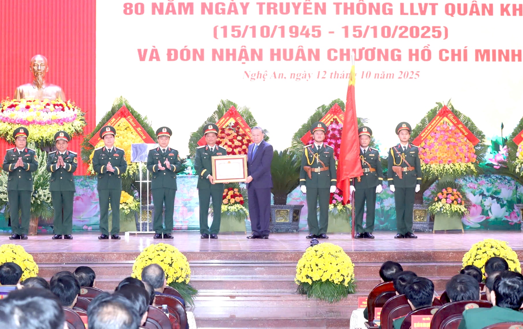 Tổng Bí thư Tô Lâm dự lễ kỷ niệm 80 năm ngày truyền thống Quân khu 4- Ảnh 1. Tổng Bí thư Tô Lâm dự lễ kỷ niệm 80 năm ngày truyền thống Quân khu 4- Ảnh 1.