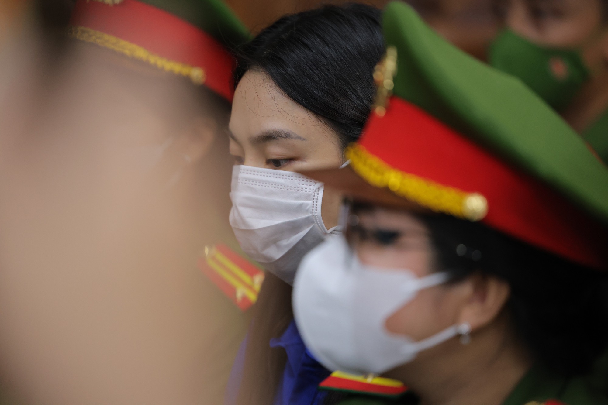 Tổng giám đốc Công ty Sen Vàng và 27 người khác vắng mặt trong phiên xử hoa hậu Nguyễn Thúc Thuỳ Tiên- Ảnh 1.