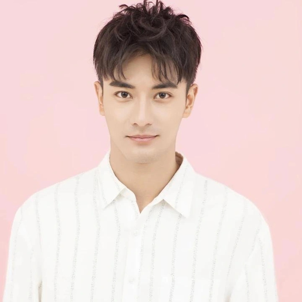 “Tổng tài” màn ảnh bối rối khi bị ghép đôi với nữ chính hơn 30 tuổi - 1