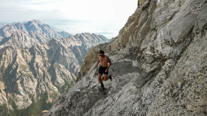 Ngày 2/9/2024, Michelino Sunseri hoàn thành chặng đường từ điểm đầu mòn lên đỉnh Grand Teton và quay trở lại trong 2 giờ 50 phút 50 giây. Ảnh: Connor Burkesmith