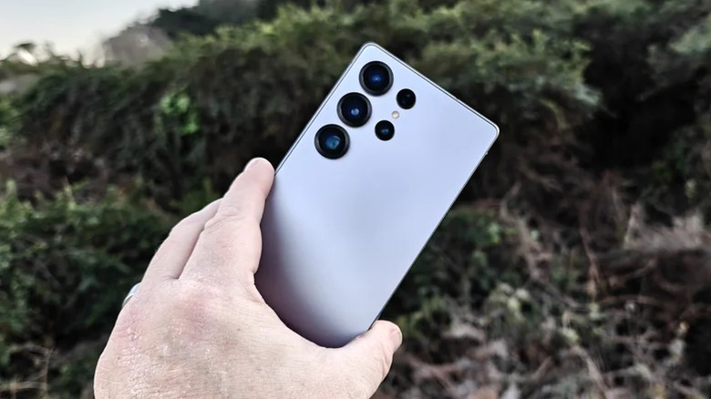 Top 5 điện thoại chụp hình xuất sắc nhất năm 2025 - Ảnh 1.