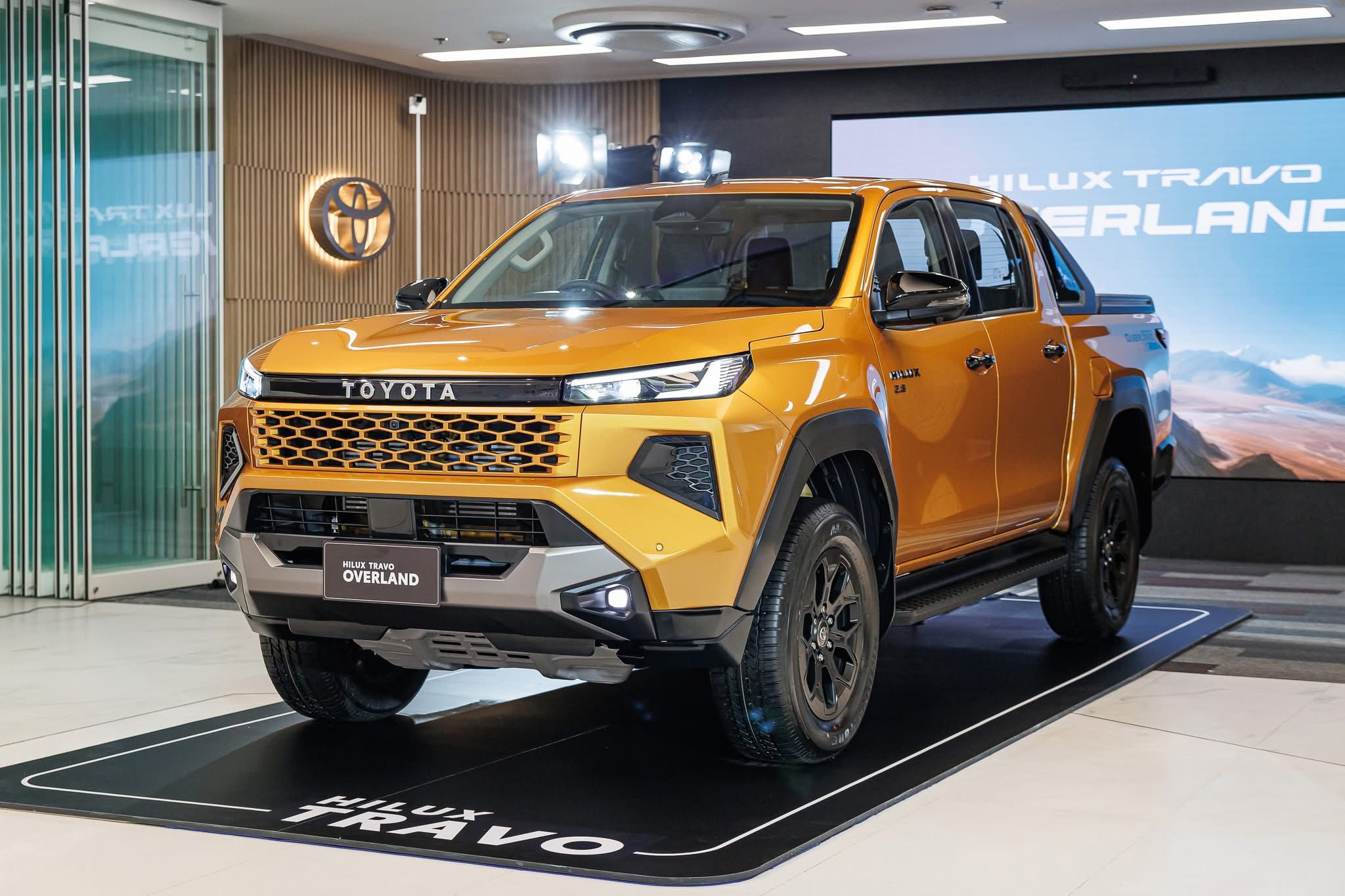 Toyota Hilux 2025 lột xác thiết kế, có thể về Việt Nam cạnh tranh Ford Ranger - Ảnh 1.