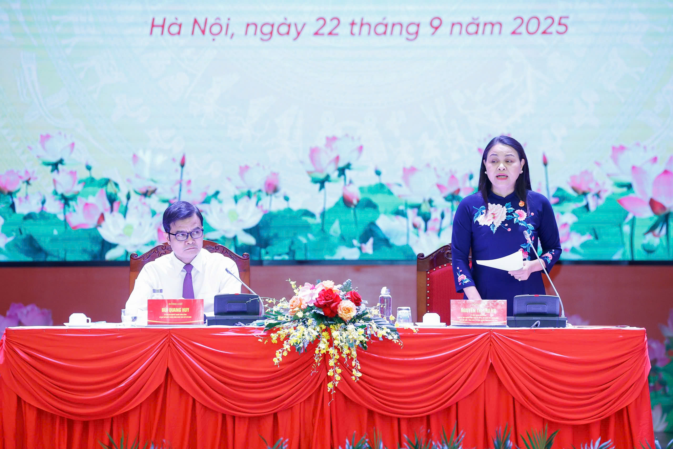 Trách nhiệm của MTTQ Việt Nam trong việc góp ý văn kiện Đại hội XIII của Đảng - Ảnh 1.