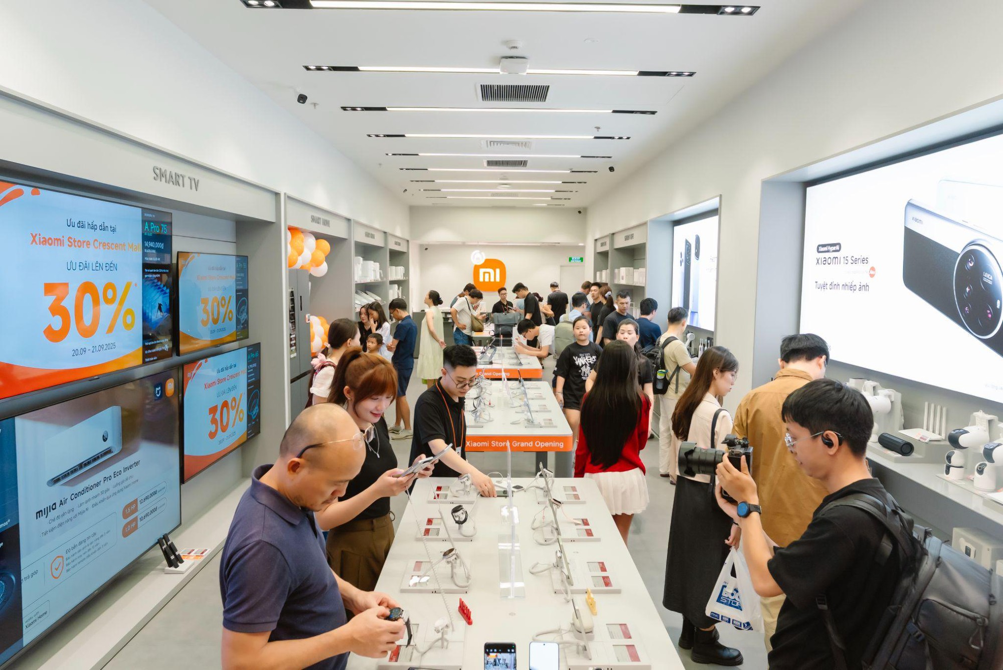 Trải nghiệm hệ sinh thái công nghệ đẳng cấp tại Xiaomi Store ở Crescent Mall- Ảnh 1.